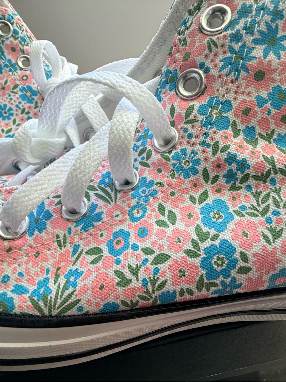 Converse High Top Floral print Sneakers - Picture 4 of 8